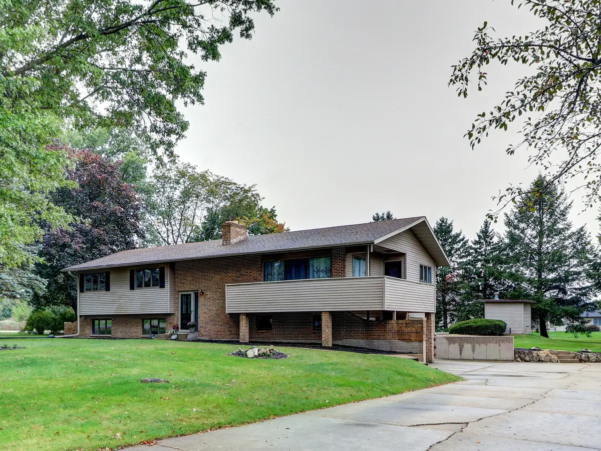 3801 19th Avenue, Sterling, IL 61081 - #1