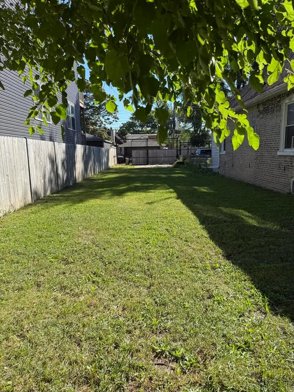 1049 N Hamlin Avenue, Chicago, IL 60651