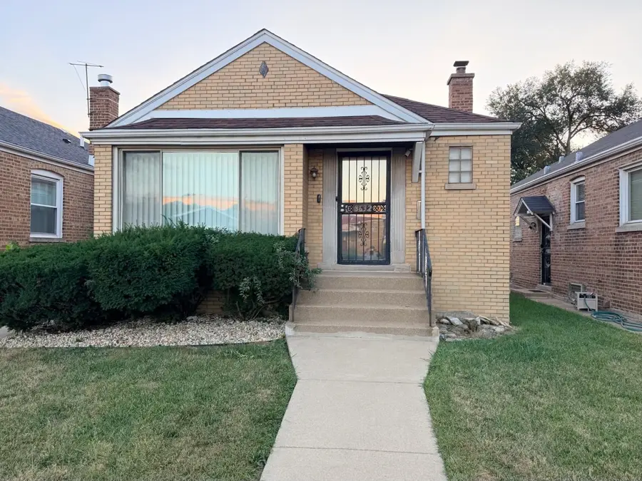 8632 S Jeffery Boulevard, Chicago, IL 60617 - #2