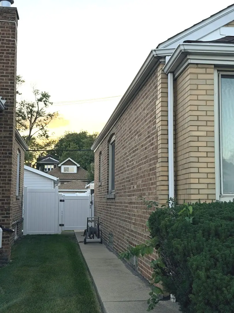 8632 S Jeffery Boulevard, Chicago, IL 60617 - #3