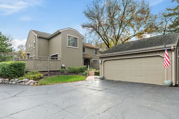 758 Oak Hill Road, Lake Barrington, IL 60010