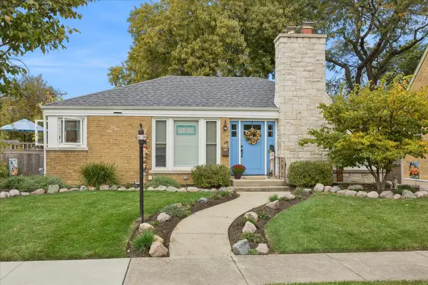 2542 S 6th Avenue, North Riverside, IL 60546