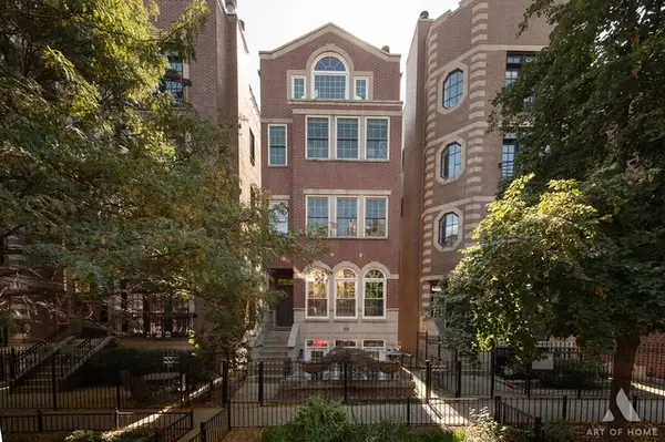 909 W Roscoe Street #1, Chicago, IL 60657