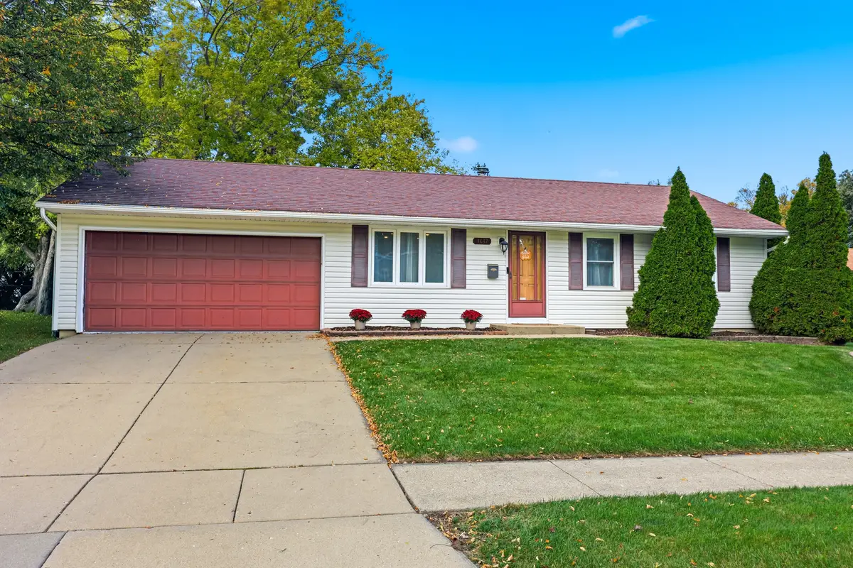 1687 S Green Meadows Boulevard, Streamwood, IL 60107 - #1