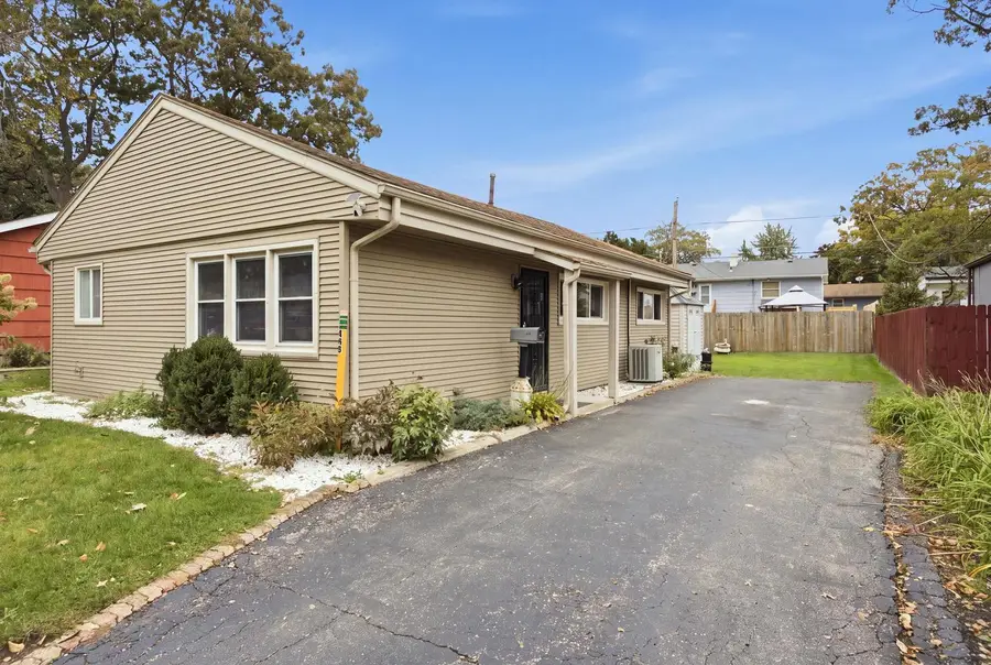448 S Lake Shore Drive, Mundelein, IL 60060 - #2