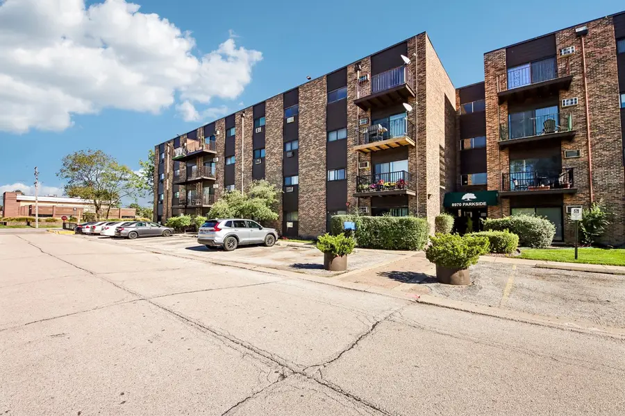 8970 N Parkside Avenue #304, Des Plaines, IL 60016 - #2