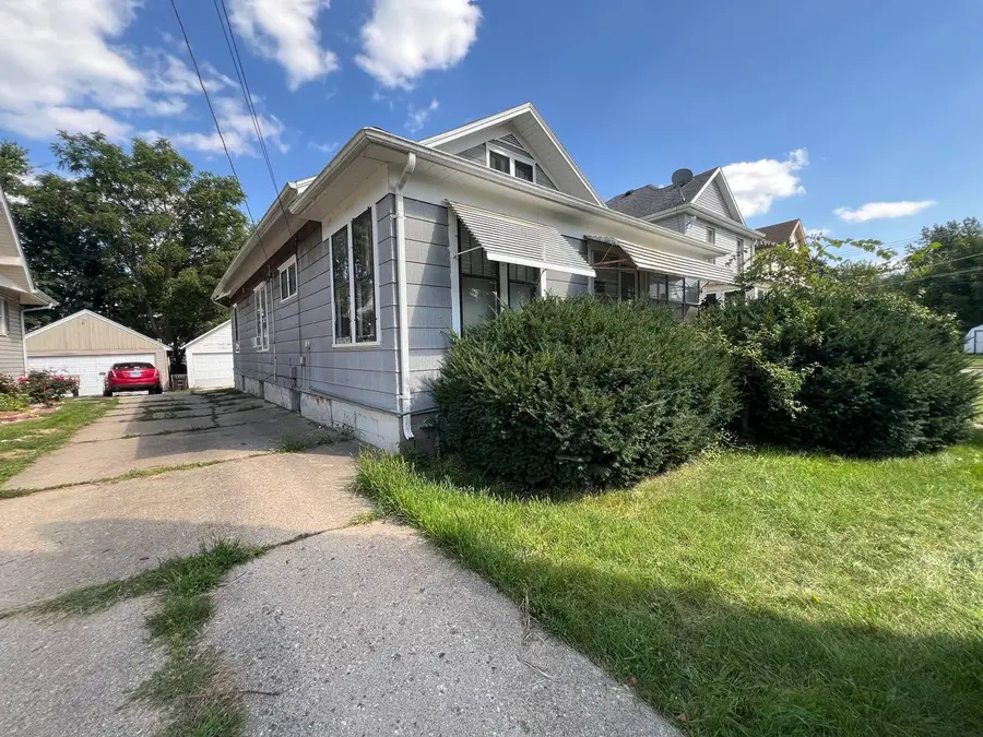 1239 S Float Avenue, Freeport, IL 61032 - #2