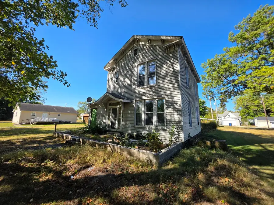 126 S Hickory Street, Centralia, IL 62801 - #2