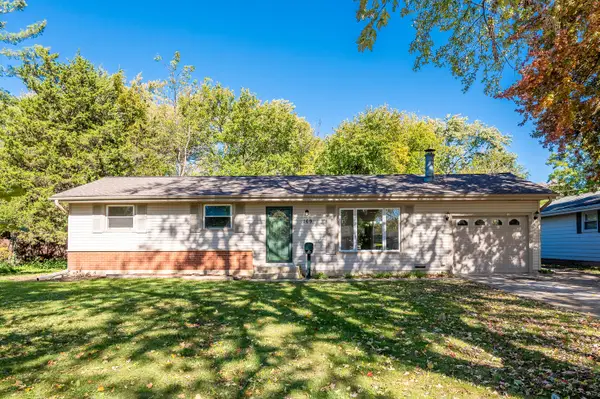 169 Shawnee Drive, Carol Stream, IL 60188