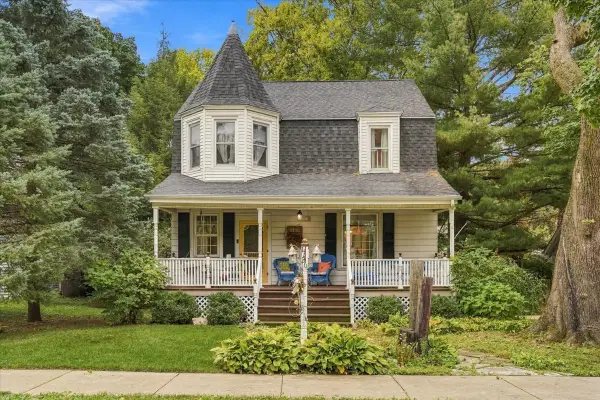 1326 S Peoria Avenue, Dixon, IL 61021
