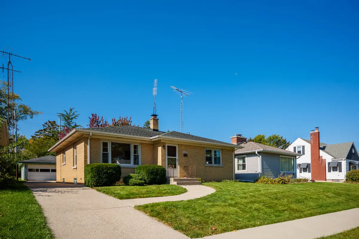 6024 47th Avenue, Kenosha, WI 53142 - #1
