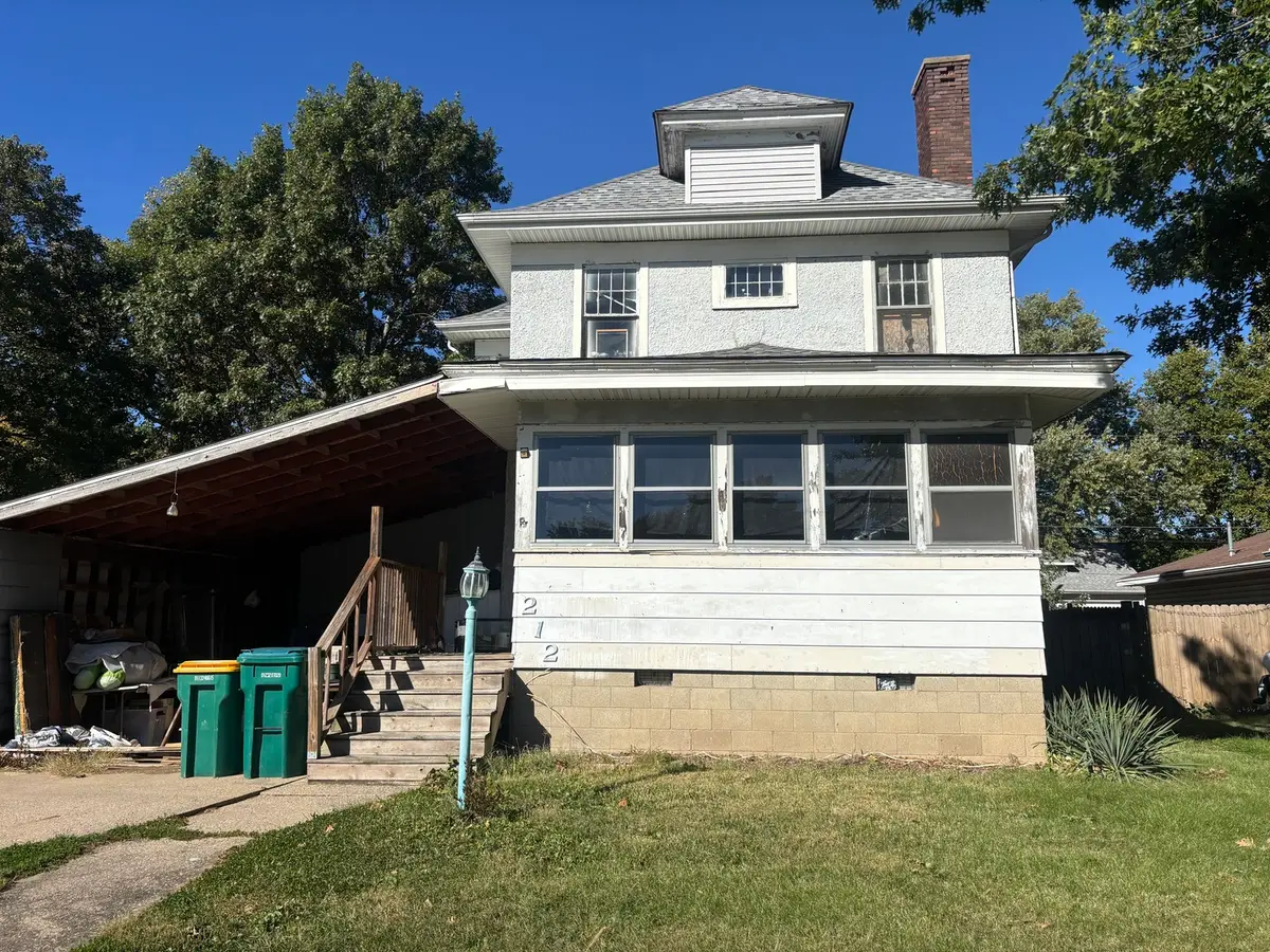 212 W Vine Street, Villa Grove, IL 61956 - #1