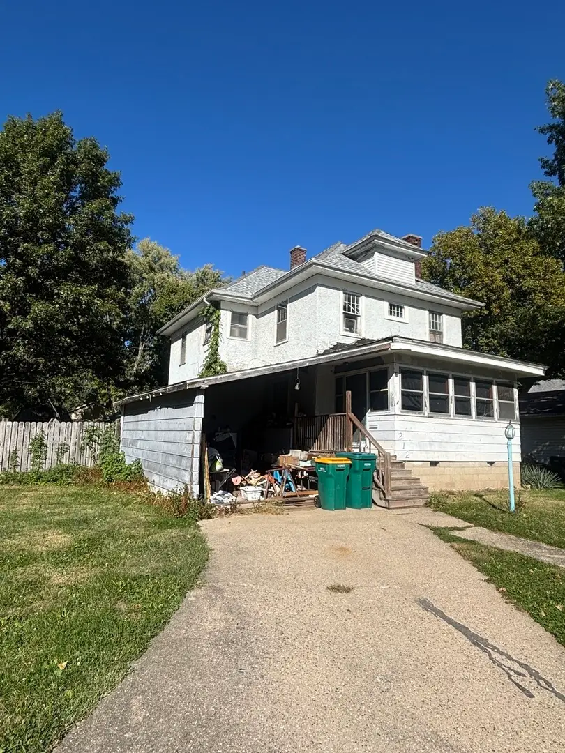 212 W Vine Street, Villa Grove, IL 61956 - #3