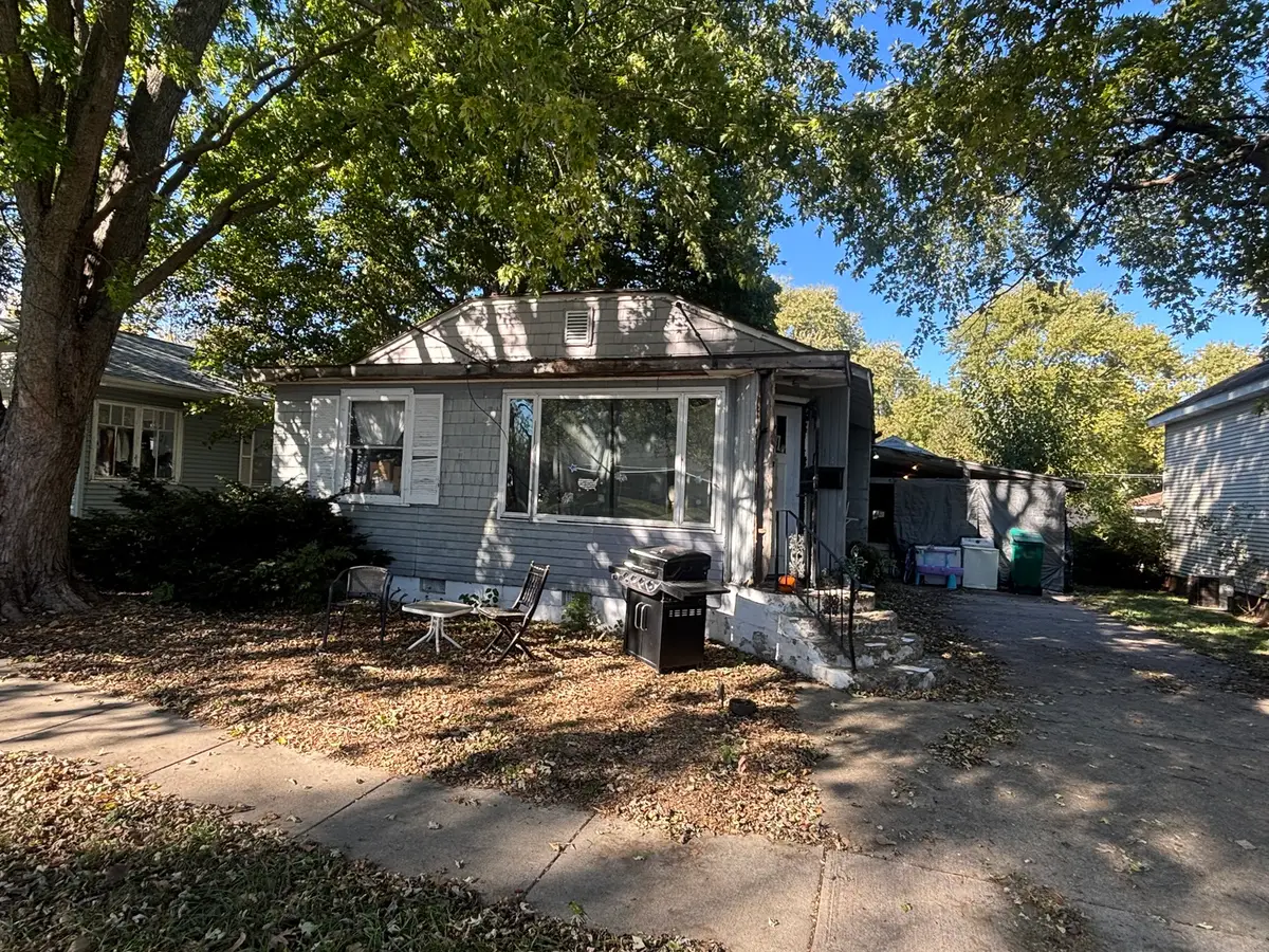 514 W Harrison Street, Villa Grove, IL 61956 - #1