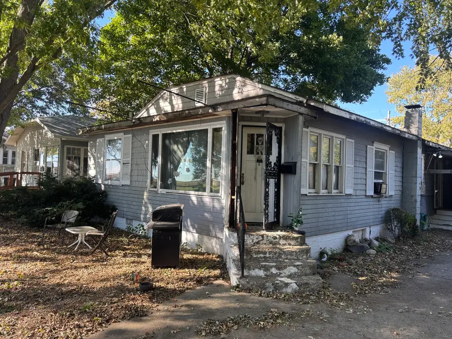 514 W Harrison Street, Villa Grove, IL 61956 - #2