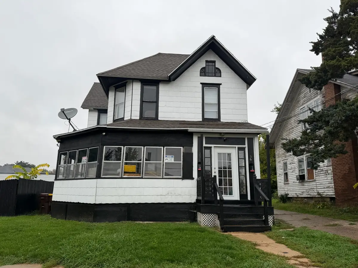 236 W Broadway, Freeport, IL 61032 - #1
