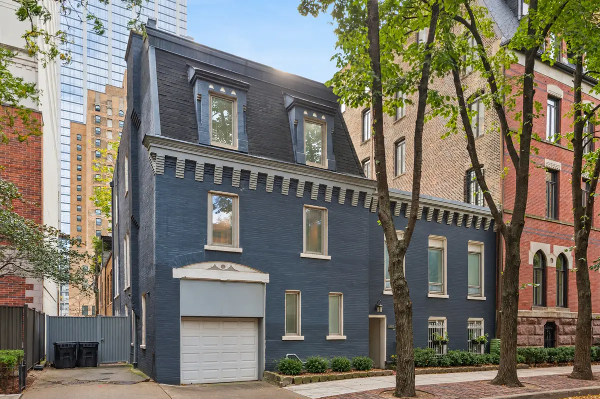 29 W Chestnut Street #5A, Chicago, IL 60610 - #1