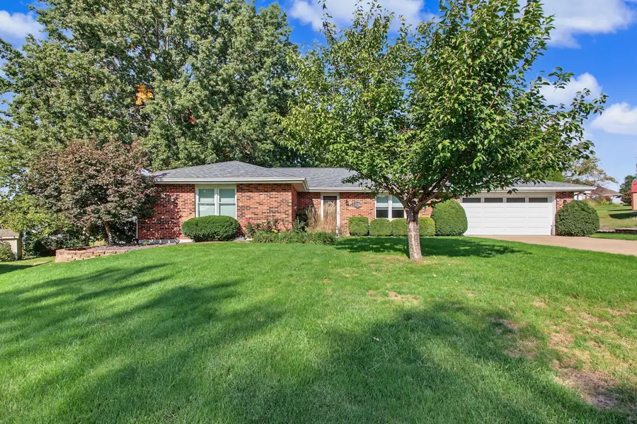 2126 W Huntington Drive, Quincy, IL 62301 - #2