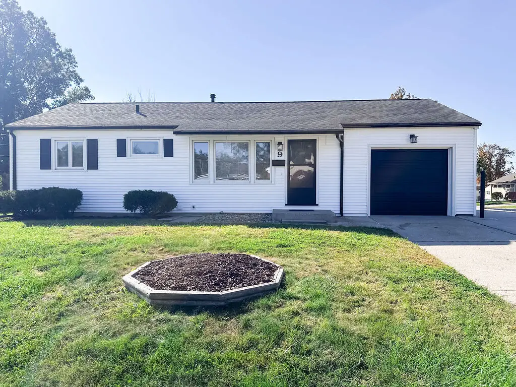 9 Glenview Drive, Decatur, IL 62521 - #1