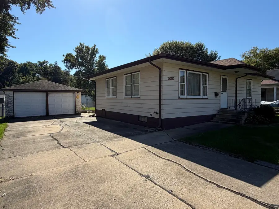 546 Oaklawn Avenue, East Moline, IL 61244 - #3