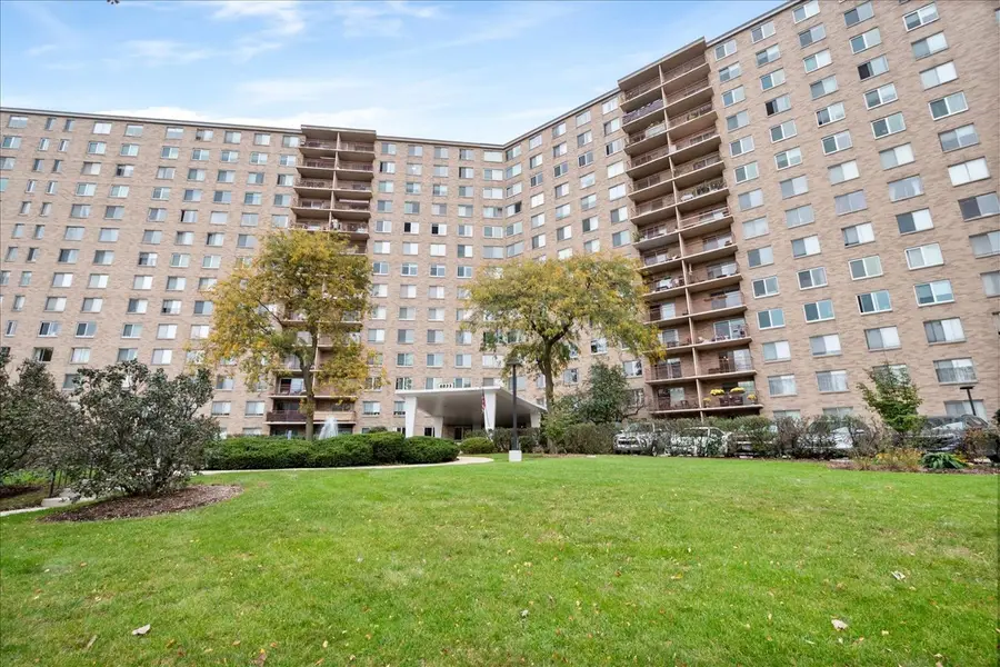 6833 N Kedzie Avenue #809, Chicago, IL 60645 - #2