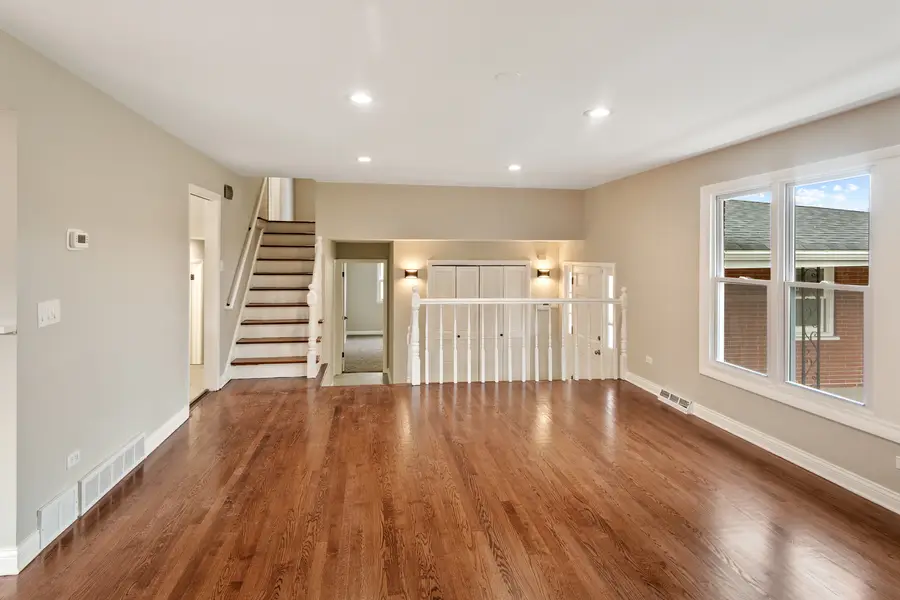 9128 S Komensky Avenue, Oak Lawn, IL 60453 - #2
