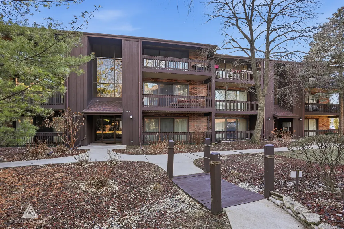 9609 Austin Avenue #W3, Oak Lawn, IL 60453 - #1