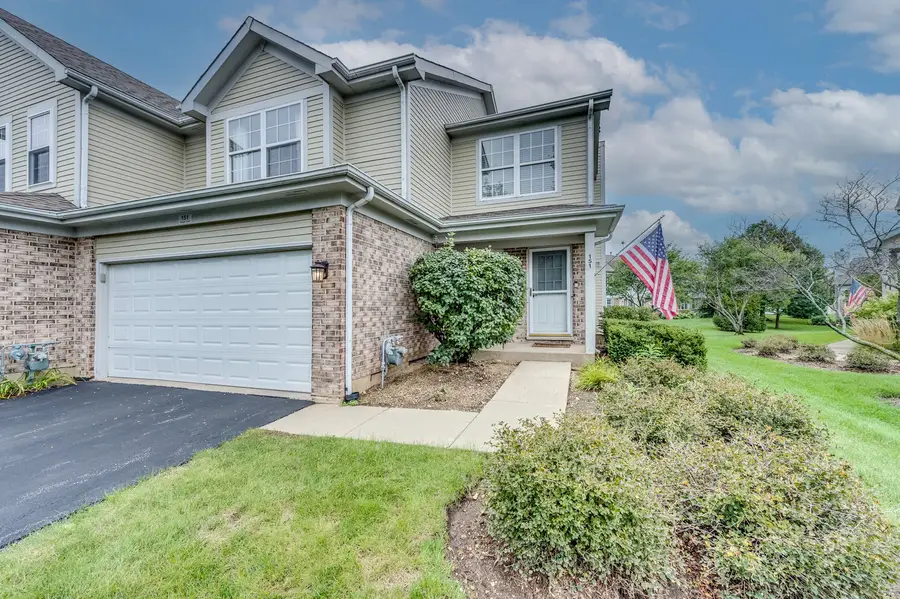 151 Sussex Court, Roselle, IL 60172 - #2
