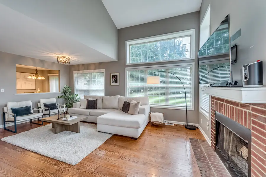 151 Sussex Court, Roselle, IL 60172 - #3
