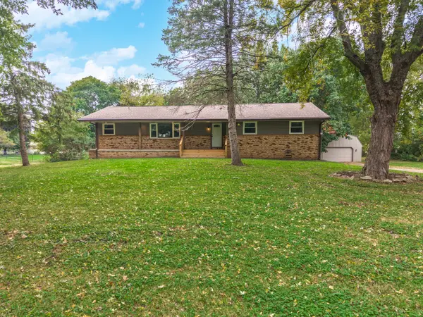 1005 Rabbit Hill Road, Bloomington, IL 61705