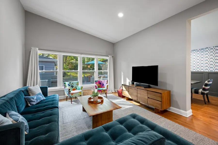 305 Wilshire Drive W, Wilmette, IL 60091 - #3