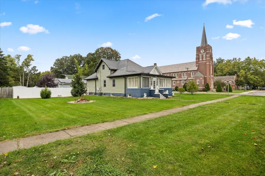 401 S Jackson Street, Flanagan, IL 61740 - #3