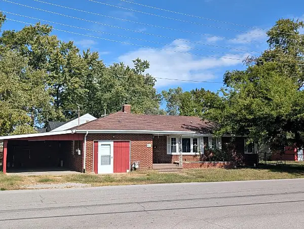 1804 W Copeland Street, Marion, IL 62959 - #2