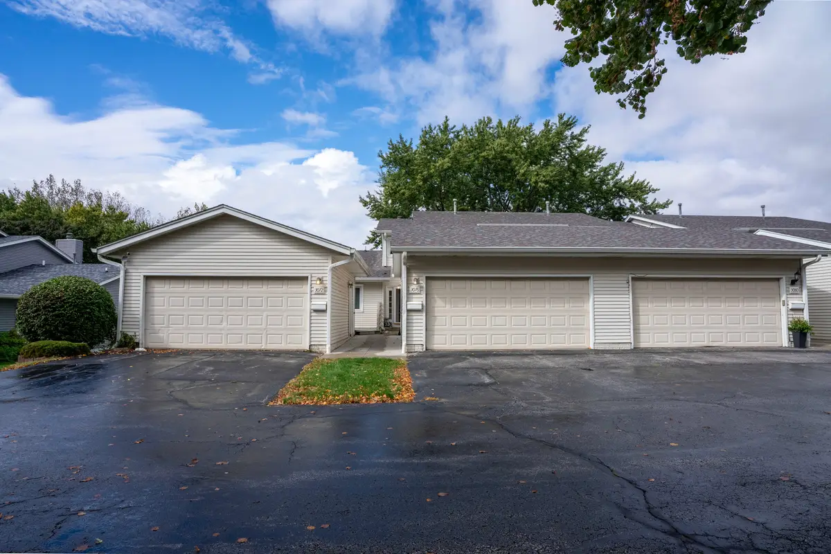 3076 Parkwild Drive, Bettendorf, IA 52722 - #1