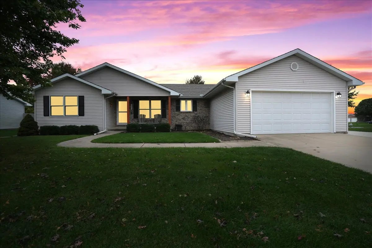 802 Platt Way, Hudson, IL 61748 - #1