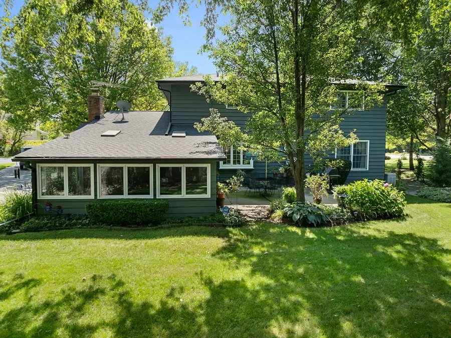 402 Minnaqua Drive, Prospect Heights, IL 60070 - #3