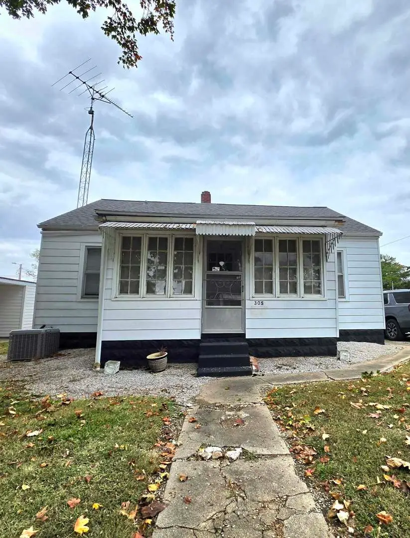 305 N Pearl Street, McLeansboro, IL 62859 - #2