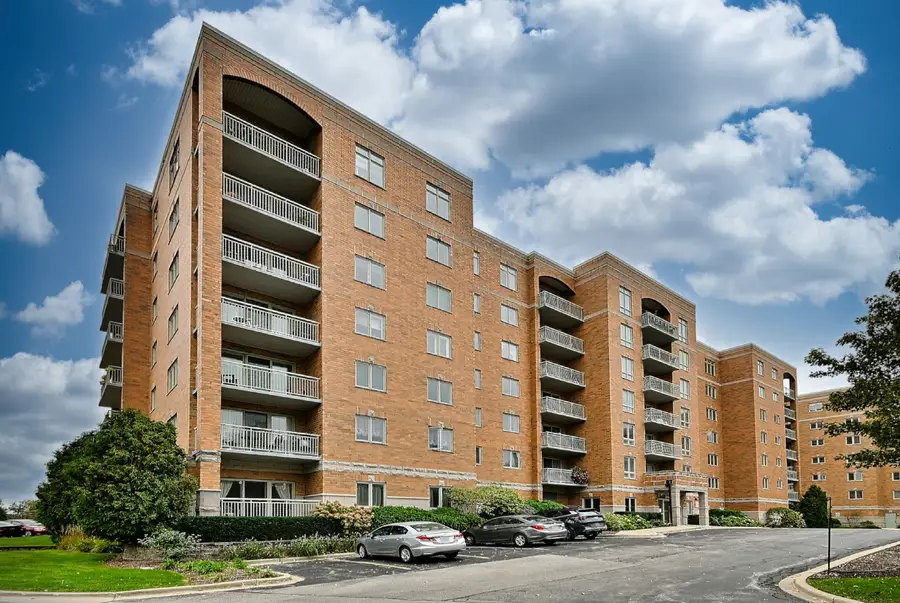 6807 N Milwaukee Avenue #302, Niles, IL 60714 - #2