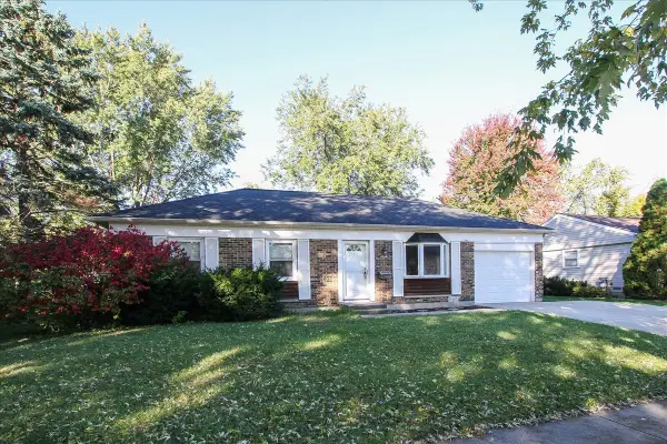 1606 Alexander Avenue, Streamwood, IL 60107
