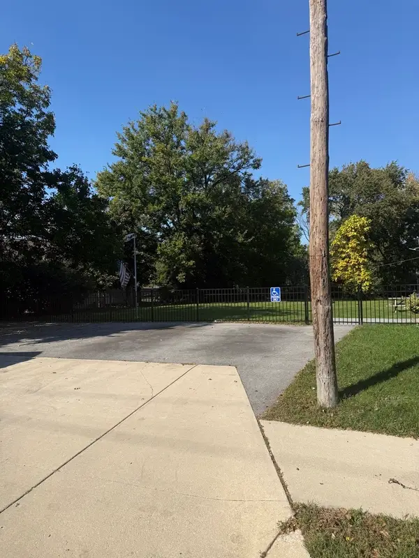 302 W Naperville Road, Westmont, IL 60559