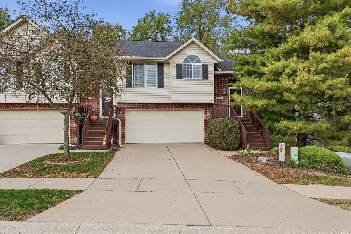 1231 33rd Ave Circle, Silvis, IL 61282 - #1