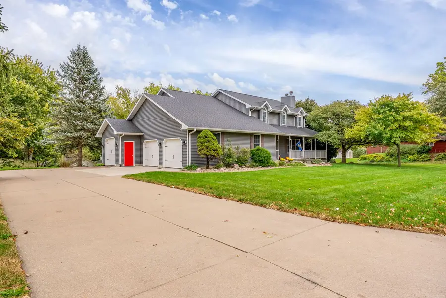 501 N 10th Street, Clinton, IA 52732 - #2