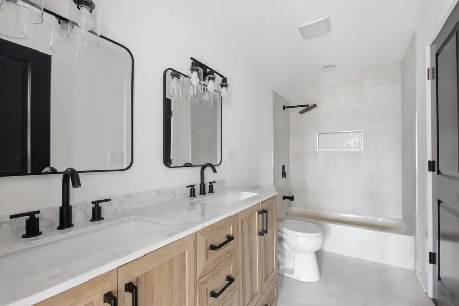 816 N Leamington Avenue, Chicago, IL 60651 - #2