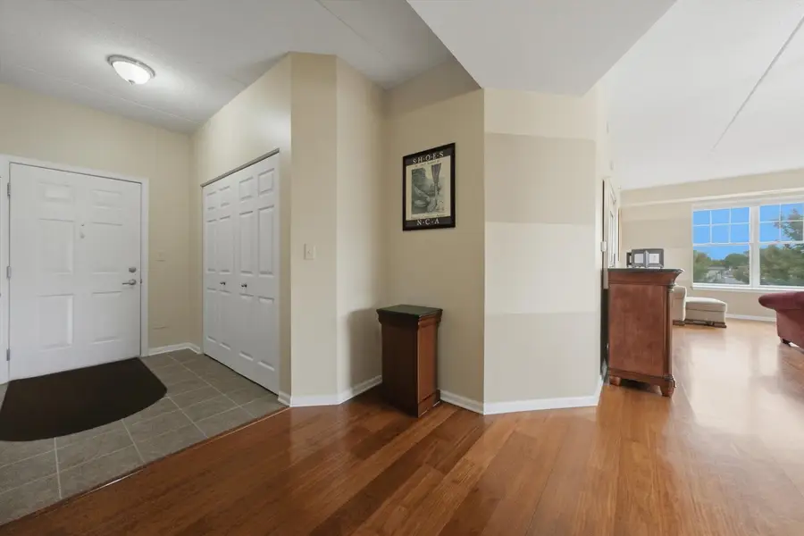 9530 Cook Avenue #401, Oak Lawn, IL 60453 - #2