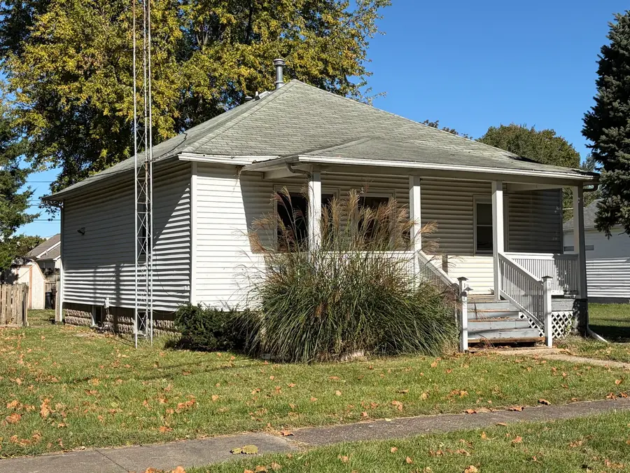 1111 N Mclean Street, Lincoln, IL 62656 - #2