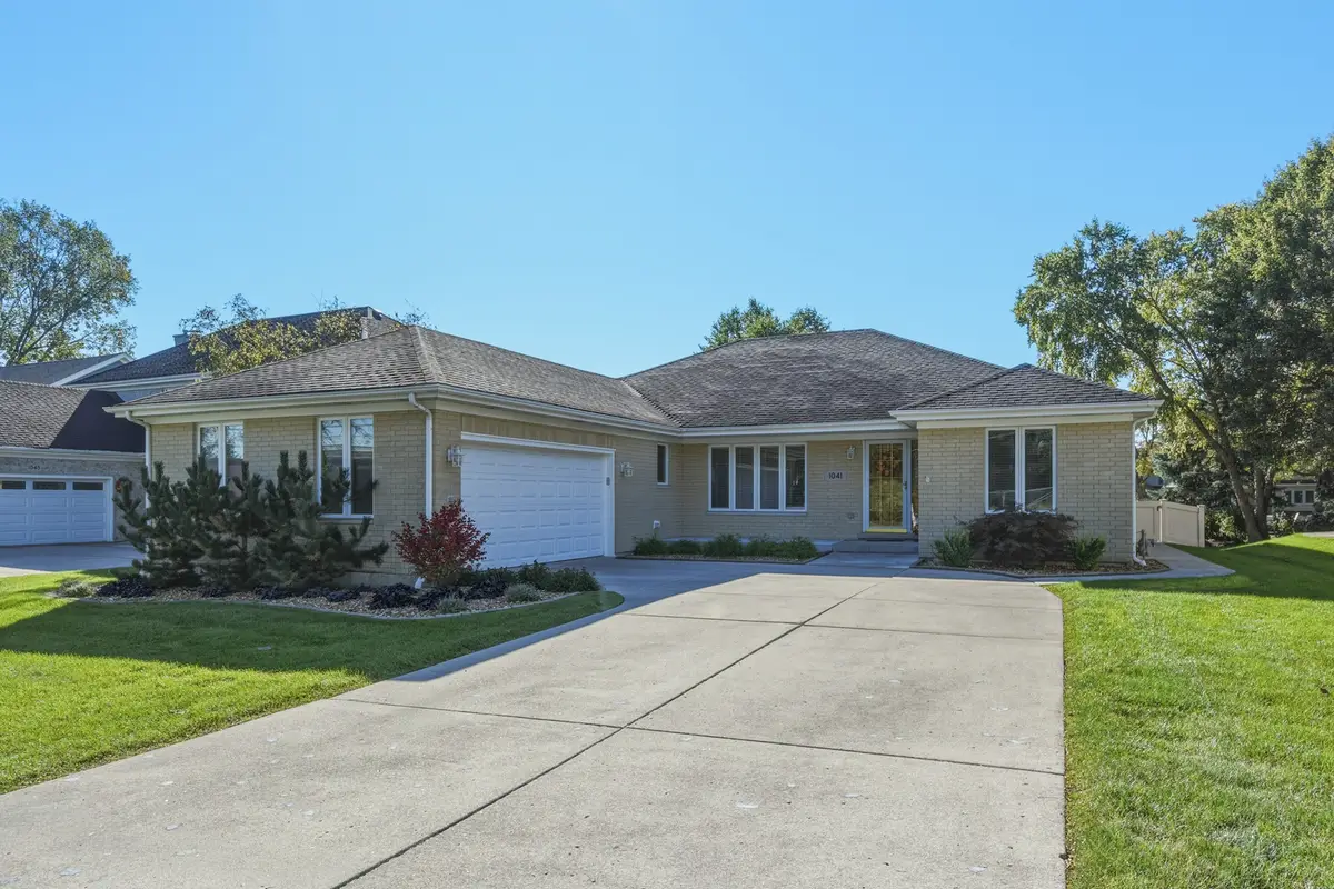 1041 E Thomas Street, Arlington Heights, IL 60004 - #1