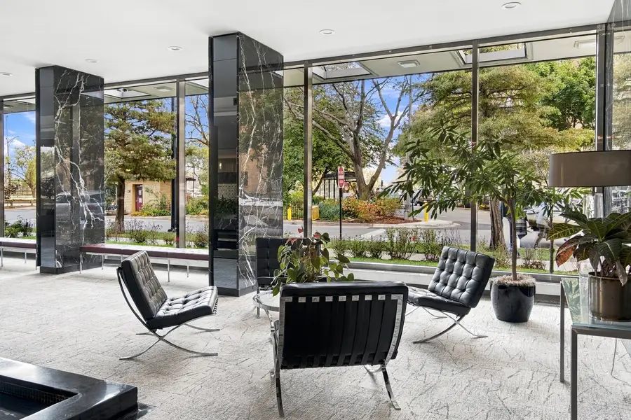 3900 N Lake Shore Drive #2C, Chicago, IL 60613 - #2