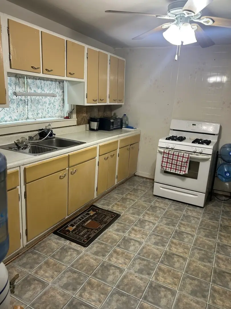 502 S Pierpont Avenue, Rockford, IL 61102 - #3