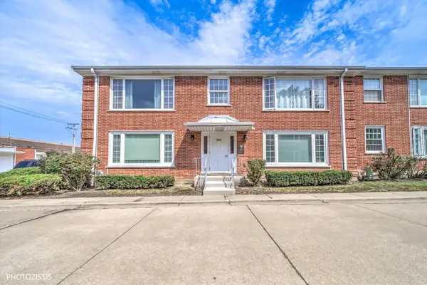 1450 Plymouth Place #2W, Glenview, IL 60025