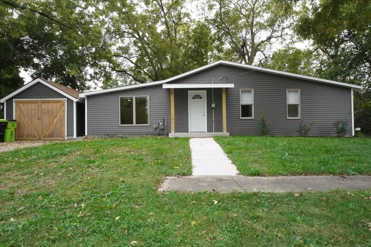 117 Clark Street, Chenoa, IL 61726 - #1